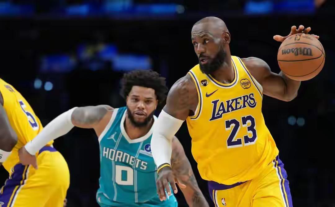 九游体育APP-湖人溃败黄蜂暴露致命短板，火箭遇强则弱，勇士逆境翻盘显韧性