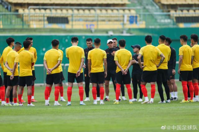 九游体育官网-国足抵新马上开练保持状态 21日友好会面奥克兰城