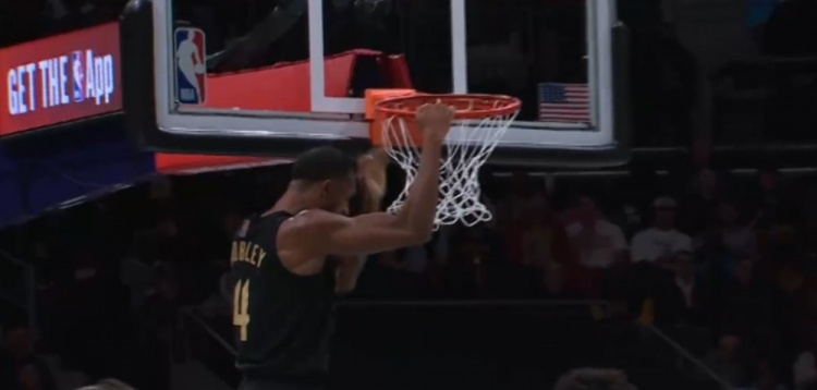 九游体育APP-毁天灭地!莫布里转身突破 腾空而起力压格威双手暴力隔扣